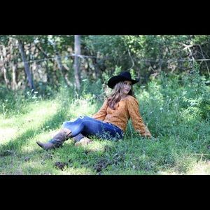 Meet your Posher, Julia